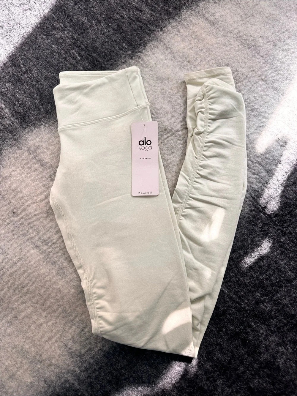 ALO Yoga Kids Light Cream Ruched Leggings
